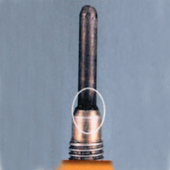 Defective glow plug with carbon deposits between the glow plug probe and body